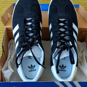 Adidas Gazelle Shoes youth 7 / women 8.5-9